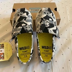 Brand new toddler Toms T8